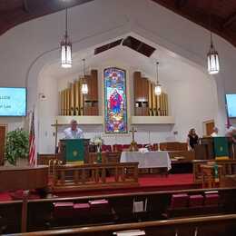 Sunday worship at Daingerfield First UMC