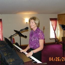 Praise and Worship Led by Shirley Rowden on Keyboard