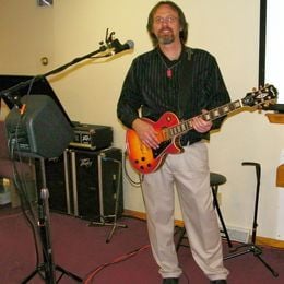 Rythm Guitar - keyboard - Vocals led by Steve Moore