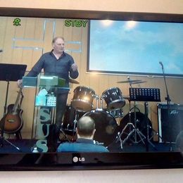 Hamish MacGregor ministering at Days of His Presence Men's Conference