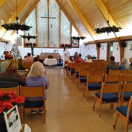 Christmas Eve Services at Emmanuel Church 2022