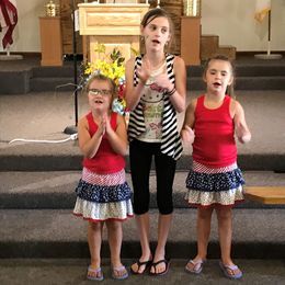 Children singing 'God's not dead'