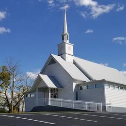 Henderson Chapel Baptist Church Pigeon Forge TN - photo courtesy of Gena Bradley