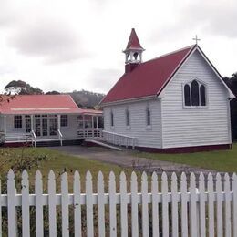 St. Michael's and All Angels, Leigh