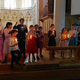 11am Christingle Service 2015