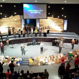 Sunday worship at Lakeview Church