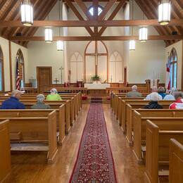 Sunday worship at Episcopal Church of the Resurrection Loudon TN