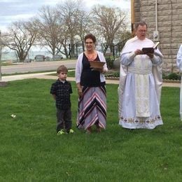 PASCHA 2017 - Father David reading the prayers of blessing